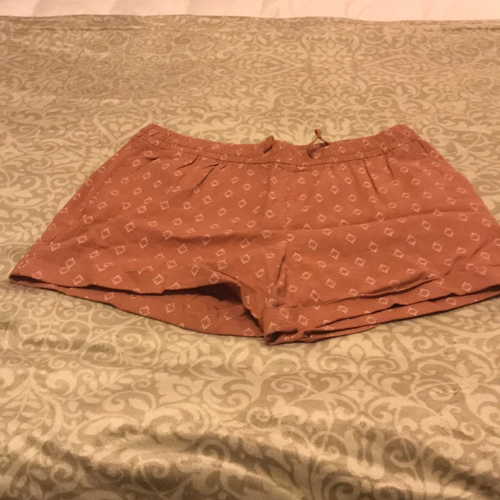 Old navy linen print shorts, size Large